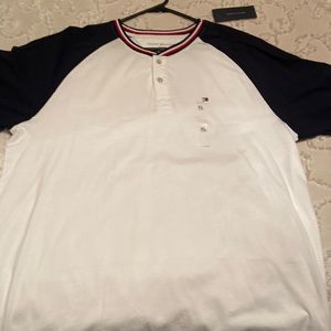 NWT TOMMY HILFIGER WHITE WITH BLUE SLEEVES T SHIRT